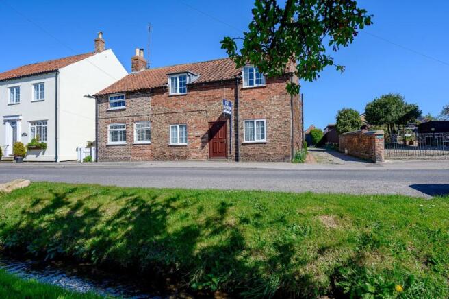 3 bed House for sale Image 11