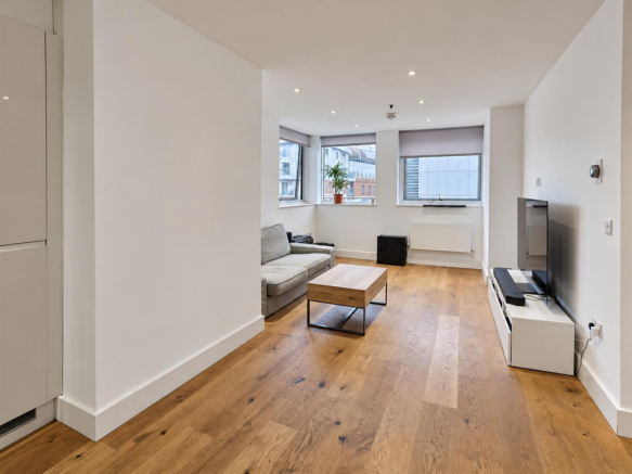 OPEN PLAN LIVING & KITCHEN