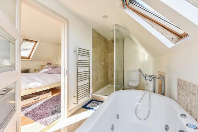 EN SUITE SHOWER ROOM