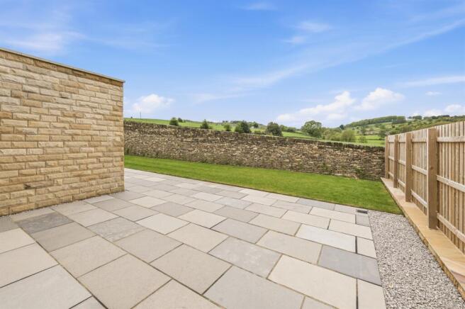 5 bed Detached for sale Image 4