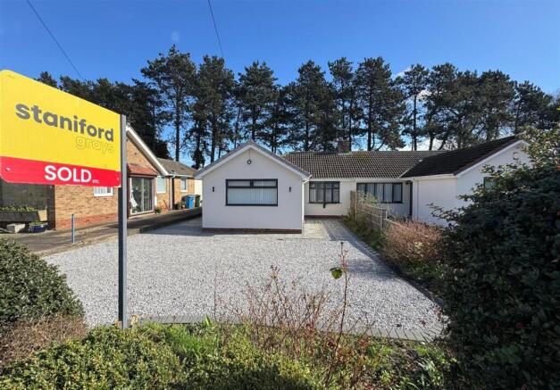 26 Queensbury Way.jpg