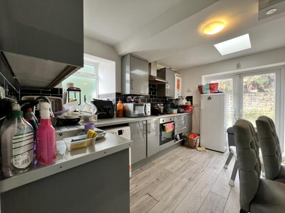 3 bed Apartment for sale Image 7