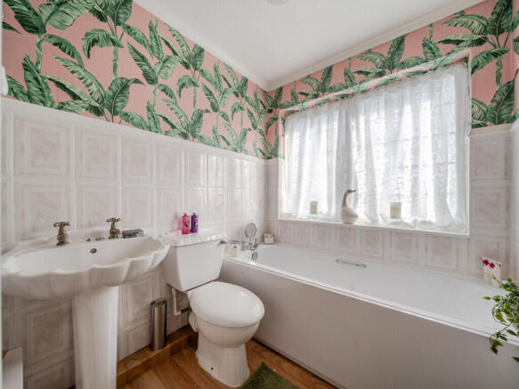 4 bed Detached for sale Image 7