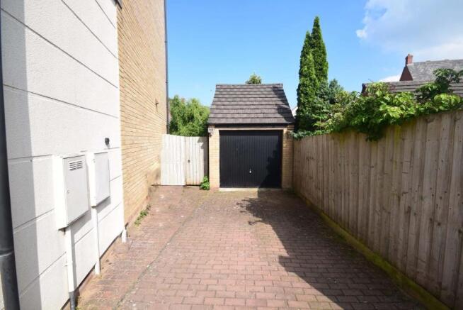 Garage1a.jpg