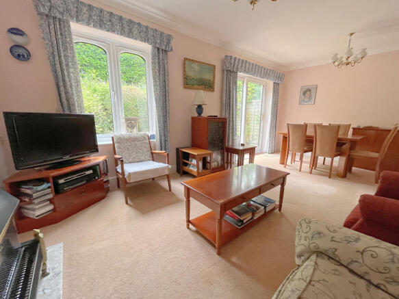 LIVING/DINING ROOM