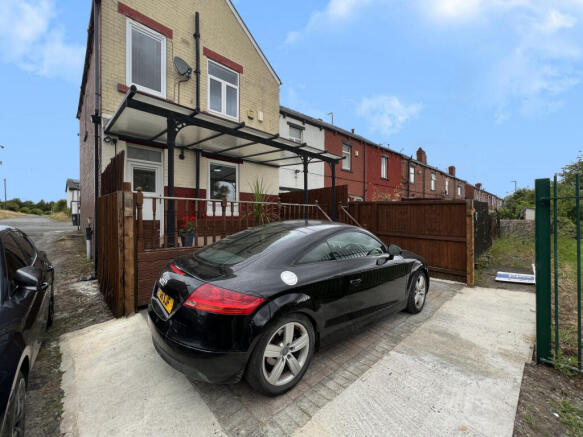 3 bed Terraced to rent Image 12