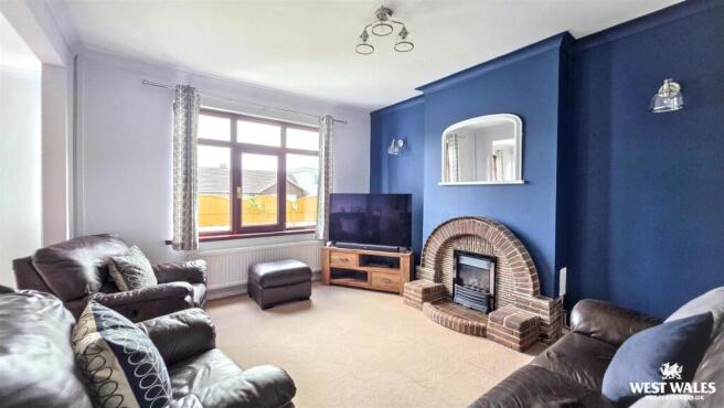 Lounge photo 3.jpg