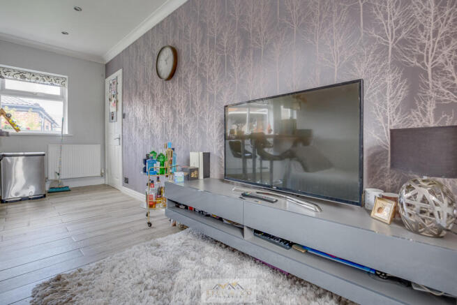 4 bed Detached Bungalow for sale Image 12