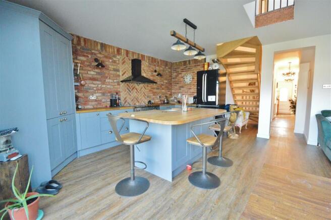 OPEN PLAN KITCHEN LOUNGE