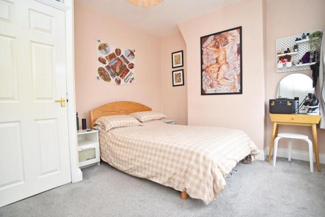 3 bed Terraced for sale Image 11