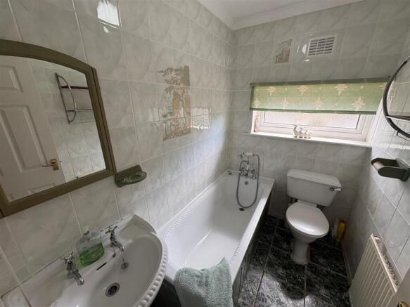 2 bed Semi-Detached Bungalow for sale Image 10