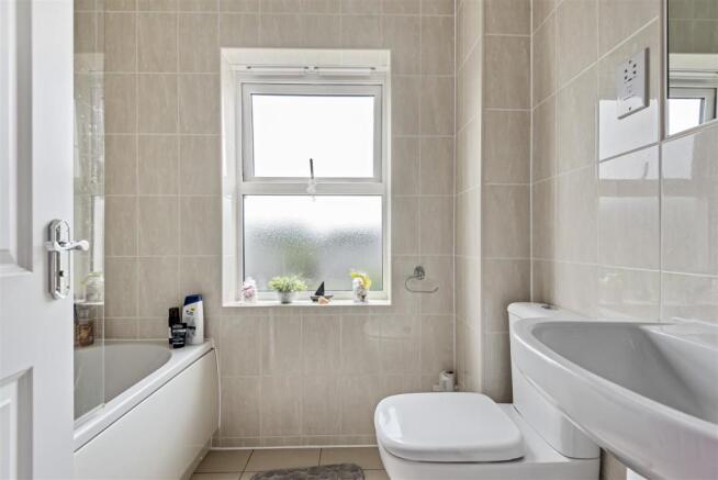 Pinwill Bathroom.jpg