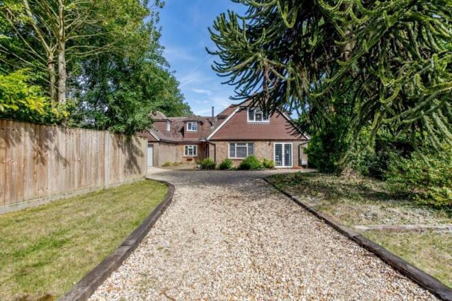 10 Aveley Lane