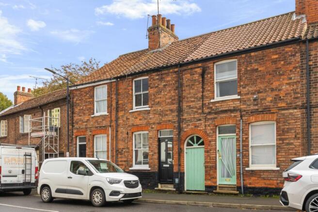 2-bed terraced on Whitecross Street, Barton-Upon-Humber, North Lincolnshire, DN18, £100,000