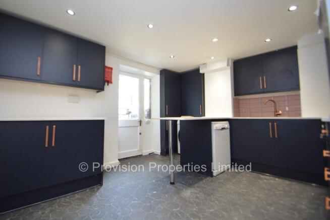 6 bed Terraced to rent Image 6