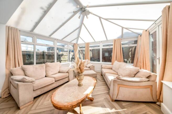 5 bed Terraced to rent Image 11