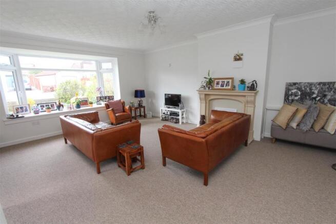 Lounge 1.jpg
