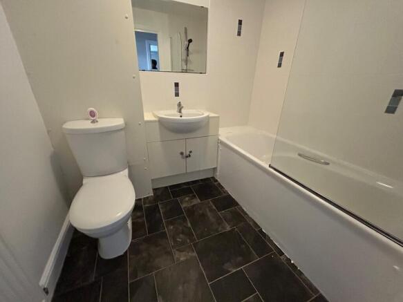 2 bed Flat to rent Image 11