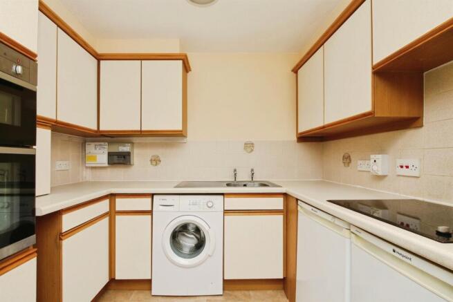 2 bed Retirement Property for sale Image 6
