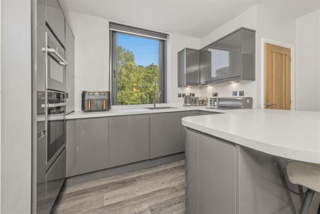 4 bed Terraced for sale Image 10