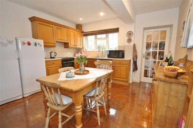 KITCHEN/BREAKFAST RO