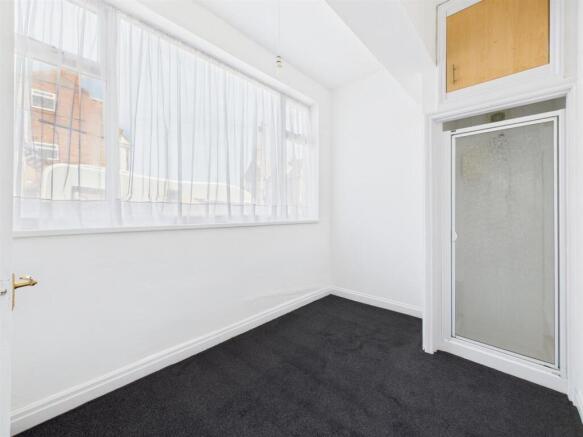 1 bed Flat for sale Image 6
