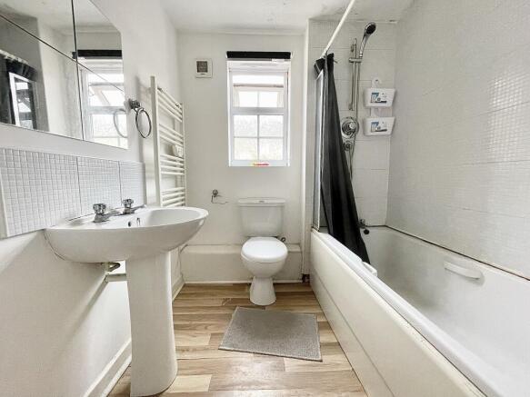 2 bed Flat to rent Image 6