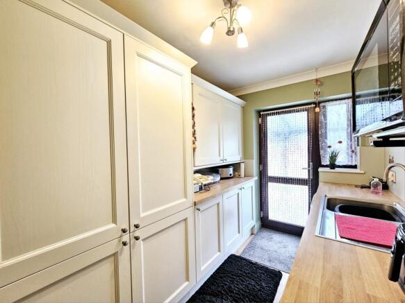 4 bed Detached for sale Image 10