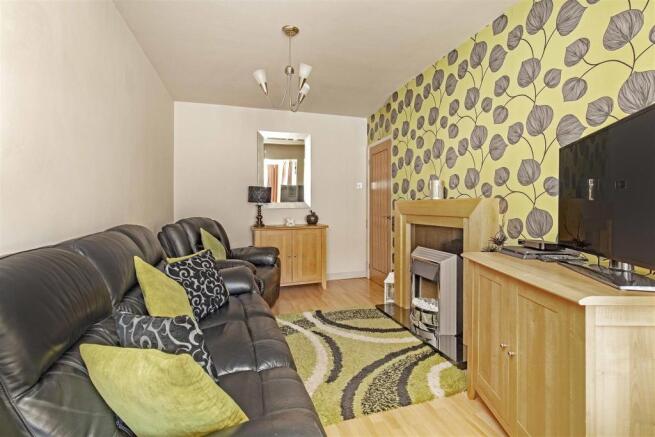 4 Hallowes Rise-23.jpg