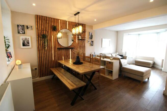 LOUNGE3.JPG