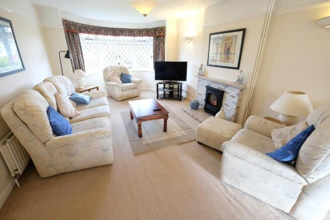 SITTING/DINING ROOM