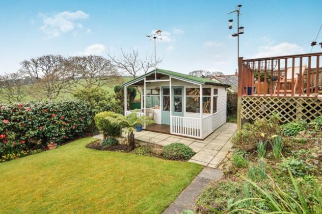 Garden & Summer Houe