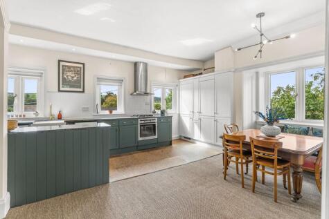 Bletchingley Road, Godstone, RH9