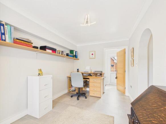 5 bed Detached for sale Image 11