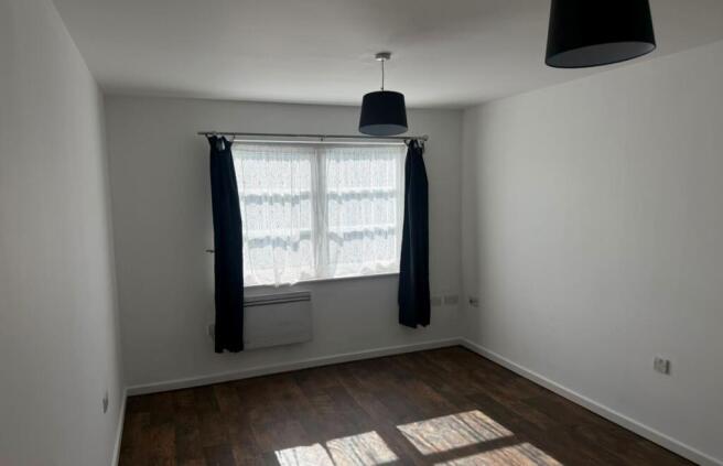 Flat 1 Elgin House, 430 Whalebone Lane North, Romford, Essex, RM6 6GE photo 5