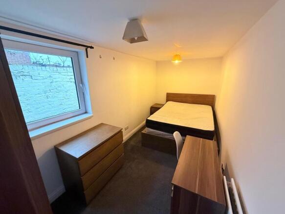 4 bed Terraced to rent Image 8