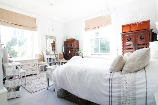 2 bed Apartment to rent Image 11