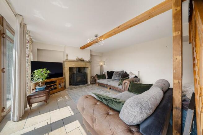 5 bed Detached for sale Image 8