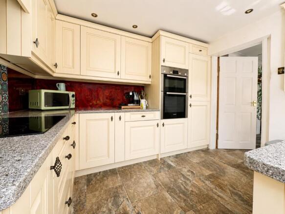 3 bed Town House for sale Image 6