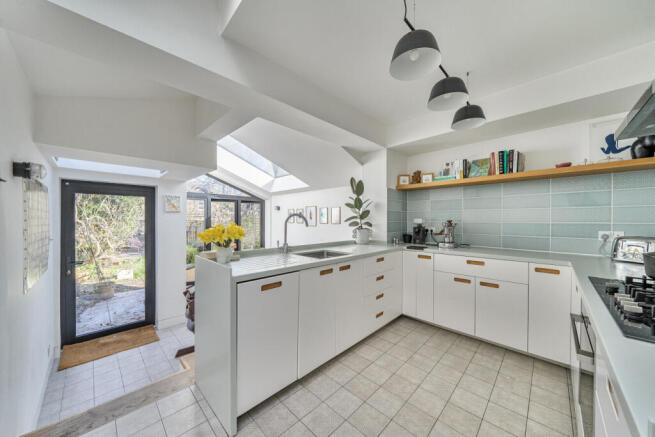 1421033-5-69a59a8...