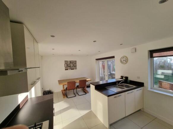 3 bed Detached to rent Image 7