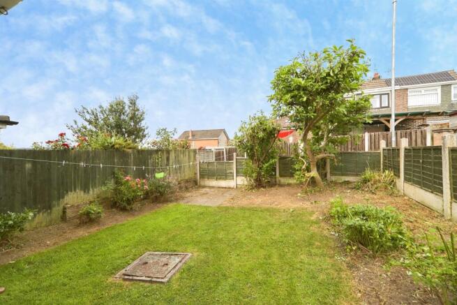 3 bed Semi-Detached for sale Image 4
