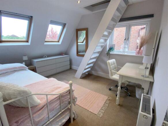 Bedroom with ladder.jpg