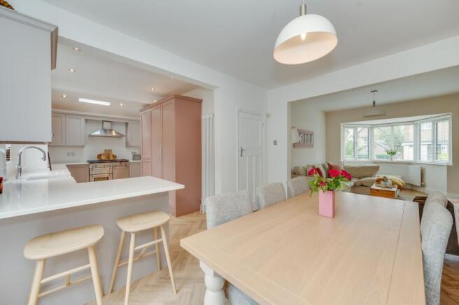 4 bed Semi-Detached for sale Image 11