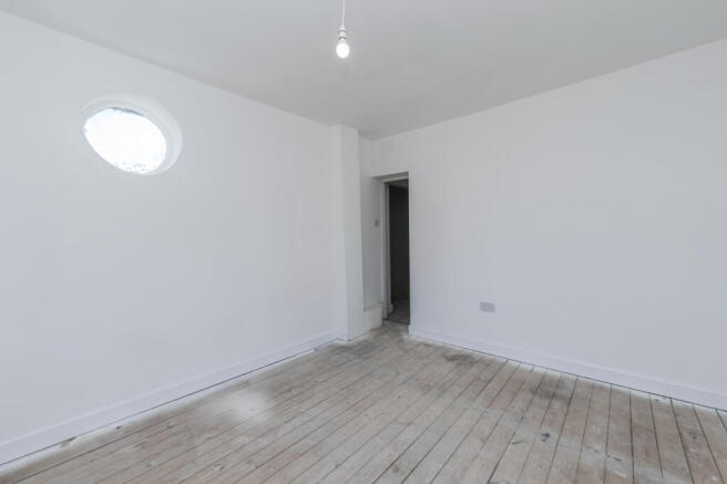 4 bed Semi-Detached for sale Image 12