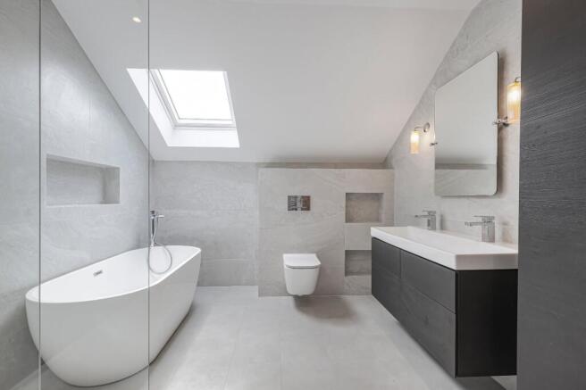 5 bed Detached for sale Image 6