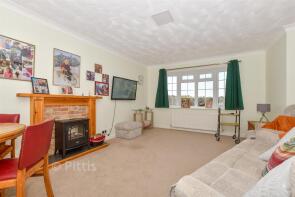 100, Collards Close, Freshwater PO40 9JW