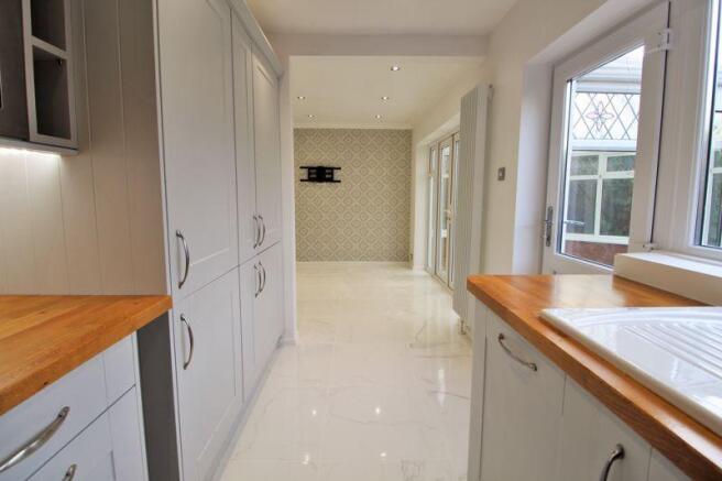 Kitchen into D...