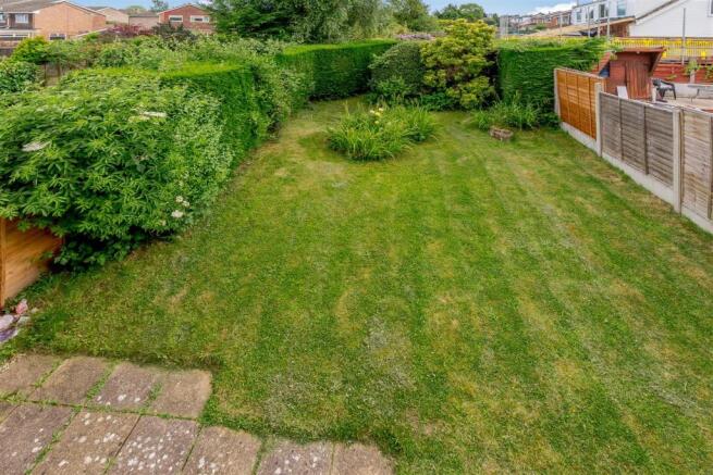 Neatly Enclosed South Facing Garden