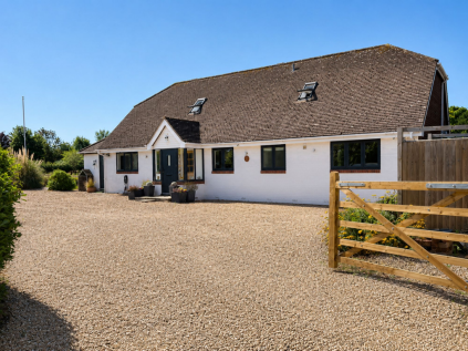 Brook End, Weston Turville, HP22